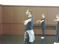 choreograf Santi Bello prowadzi warsztaty taneczne