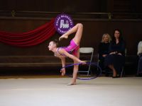 gimnasyczka z obręczą