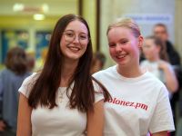 uśmiechnięte uczestniczki pałacu