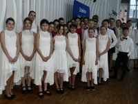 zespół wokalny występujący na scenie