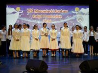 zespół wokalny występujący na scenie