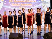 zespół wokalny występujący na scenie