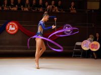 gimnasyczka z szarfą