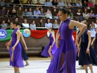 zespół taneczny na scenie