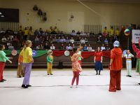 zespół teatralny na scenie