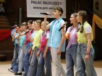 zespół wokalny na scenie