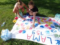 dzieci malujące plakat
